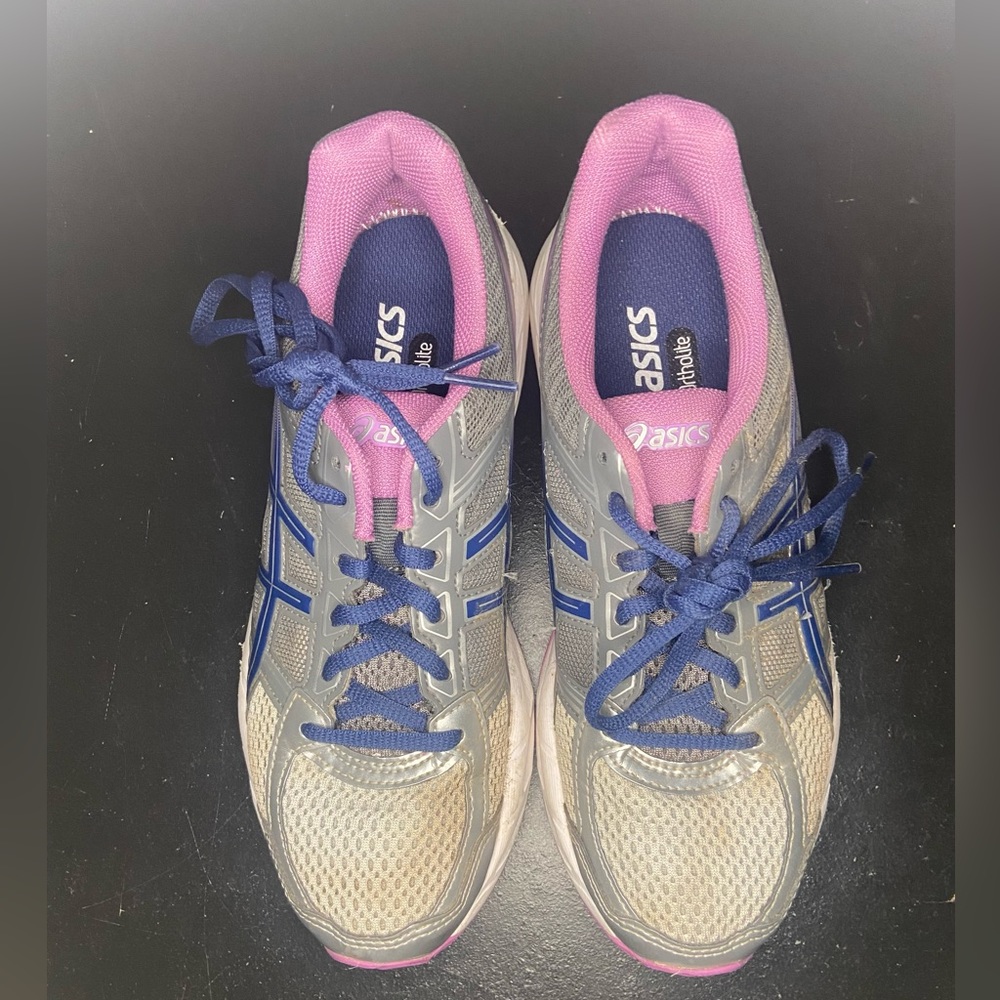 ASICS sneakers in size 6.5W.